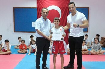 Kemer Belediyesi Kick Boks sporcuları kuşak atladı