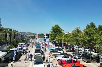 Klasik otomobiller Urla’da buluştu