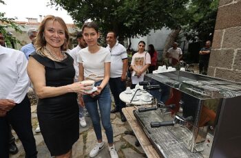 Konak’ta sertifika gururu: Genç Romanlar barista oldu