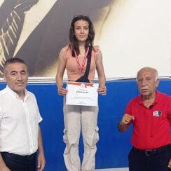 Nevşehir Belediyesi sporcuları, Mersin’de katıldıkları Kick Boks Türkiye Şampiyonası Grup Seçmeleri müsabakalarında önemli dereceler elde etti