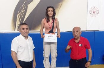 Nevşehir Belediyesi sporcuları, Mersin’de katıldıkları Kick Boks Türkiye Şampiyonası Grup Seçmeleri müsabakalarında önemli dereceler elde etti