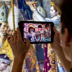 ‘Notre-Dame de Paris: Artırılmış Gerçeklik Sergisi’ Samsung Galaxy Tab Active tabletlerle dünyayı dolaşıyor