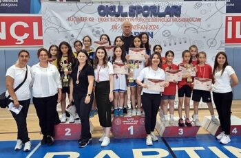 Osmangazili badmintonculardan Türkiye şampiyonluğu