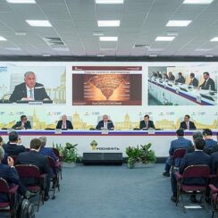 Rosneft CEO’su küresel ihtiyaçları karşılamak için dengeli bir enerji geçişini destekliyor