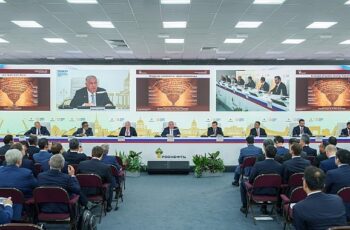 Rosneft CEO’su küresel ihtiyaçları karşılamak için dengeli bir enerji geçişini destekliyor