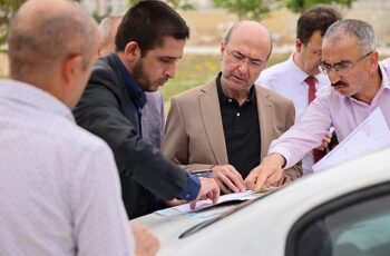 Selçuklu Belediye Başkanı Ahmet Pekyatırmacı, ilçeye kazandırılacak olan ve yapımı devam eden Yelda Parkı’nın yapım çalışmalarını yerinde inceledi