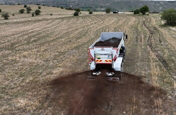 Selçuklu Belediyesi, “Kamyon Üzeri Gübre Dağıtım Makinesi” ile üreticiye bir kolaylık daha sağlayacak