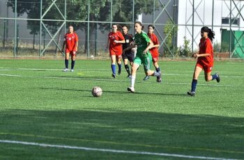 U13-U15 Kız Futbol Ligi’nde ilk düdük çaldı