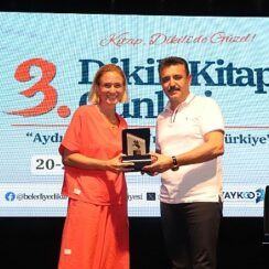 3. Dikili Kitap Günleri’nde Ceyda Düvenci sevenleriyle buluştu