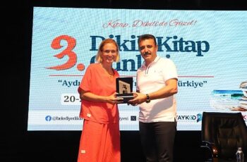 3. Dikili Kitap Günleri’nde Ceyda Düvenci sevenleriyle buluştu