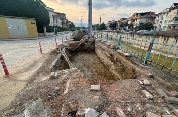 Akarca deresi üzerine yaya köprüsü yapılıyor