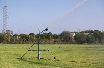 Antalya’nın yeşil alanlarına rulo çim desteği