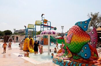 Aydın Büyükşehir Belediyesi tarafından Aydın’a kazandırılan Tekstil Park içerisindeki aquapark bu yıl da çocukların akınına uğruyor