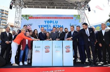 Ekrem İmamoğlu, Sancaktepe Belediye Başkanı Alper Yeğin ile birlikte ilçede gerçekleştirilen 20 yeni projenin toplu temel atma törenine katıldı