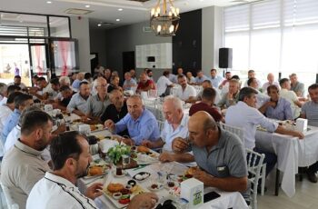 Geyve Belediye Başkanı Selçuk Yıldız, Geyve’deki mahalle muhtarları ile birlikte kahvaltı sofrasında buluştu.