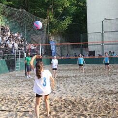 Gölcük Belediyesi yaz spor etkinlikleri kapsamında düzenlenen Play Voleybolu Turnuvası, 19 Temmuz Cuma akşamı başlıyor