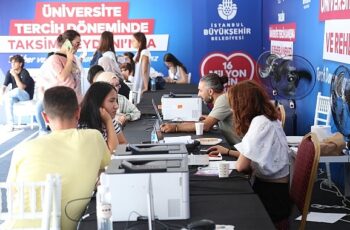 İstanbul Büyükşehir Belediyesi’nin Tercih Danışma ve Rehberlik Merkezleri, YKS’ye giren gençlere bu yıl da ücretsiz danışmanlık hizmeti verecek