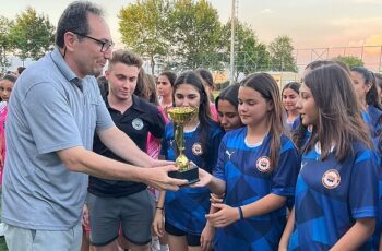 İzmir’in futbolcu kızları geleceğe umut oldu