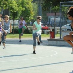 Karşıyakalılar günü sporla karşılıyor