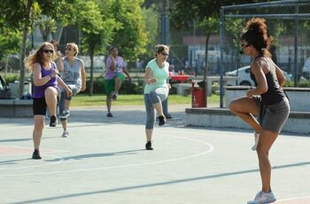 Karşıyakalılar günü sporla karşılıyor