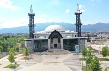 Kartepe Kent Meydanı Camii’nde hummalı çalışma