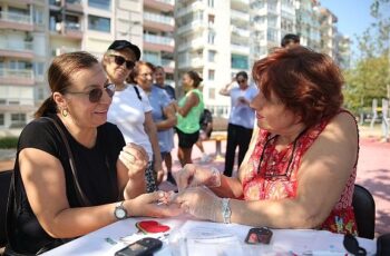 Konak’ın parklarında sağlık var: Önce spor sonra tarama