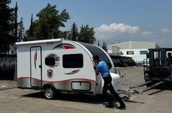 Lara sahilinde kamusal alanları işgal eden karavanlar tahliye edildi