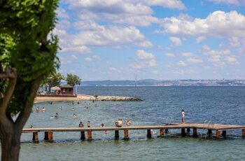 Mavi Bayraklı plajda denize girme keyfini kaçırmayın