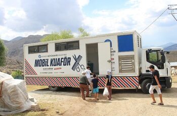 Mobil kuaför tırı yaylalarda