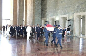 Narlıdere Belediye Başkanı Erman Uzun’dan Anıtkabir Ziyareti