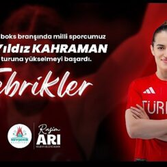 Nevşehir Belediye Başkanı Rasim Arı, Paris 2024 boks branşında son 16 turuna yükselmeyi başaran Nevşehirli milli sporcu Esra Yıldız Kahraman’ı tebrik etti