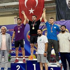 Nevşehir Belediyesi sporcusu Serdar Benli, Gençler Kulüpler Türkiye Halter Şampiyonası’nda toplamda 268 kg kaldırarak Türkiye üçüncüsü olmayı başardı