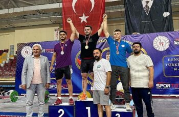 Nevşehir Belediyesi sporcusu Serdar Benli, Gençler Kulüpler Türkiye Halter Şampiyonası’nda toplamda 268 kg kaldırarak Türkiye üçüncüsü olmayı başardı