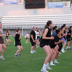 Nilüferliler zumba ile hem eğlendi hem spor yaptı