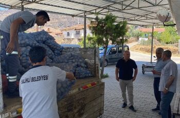 Salihli Belediyesi Gıda Kamyonu Yangın Bölgesinde