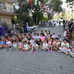 ‘Sokak Senin’ coşkusu Karşıyaka’yı sardı