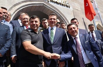 Türkiye Belediyeler Birliği (TBB) ve İstanbul Büyükşehir Belediye (İBB) Başkanı Ekrem İmamoğlu, Nevşehir Belediye Başkanı Rasim Arı’yı makamında ziyaret etti