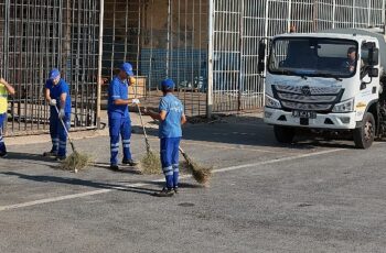 Aydın Büyükşehir Belediyesi Çevre Koruma ve Kontrol Dairesi Başkanlığı ekipleri, kent genelinde temizlik çalışmalarını aralıksız sürdürüyor