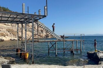 Ayıbalığı Koyu’ndaki izinsiz iskelenin sökümü başladı