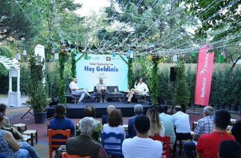 Beylikdüzü Sahaf Söyleşilerinde Homeros ve İlyada Konuşuldu