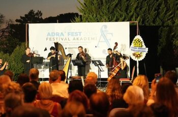 Bu yıl 2.’si düzenlenen Uluslararası ADRA’FEST’te açılış konseri, bugün saat 20.30’da Burhaniye Ören’deki Adramytteion Kazı Evi’nde gerçekleşti