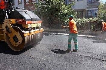 Çankaya Belediyesi, ilçede yer alan 123 mahallede asfalt onarım, yama ve tam kaplama  çalışmalarını  koordineli şekilde  sürdürüyor.