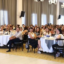 Çankaya Belediyesi’nin kreşlerinde görev yapan 250’den fazla eğitmen yeni döneme çalıştay ile hazırlanıyor.