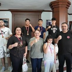 Didim Arena Boks Kulübü Antrenörü Milli Boksör Dinçer Çankaya ve şampiyon boksörler Didim Belediye Başkanı Hatice Gençay’ı ziyaret etti