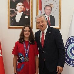 Egeli Genç Yüzücü başarıya doymuyor