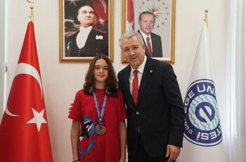 Egeli Genç Yüzücü başarıya doymuyor