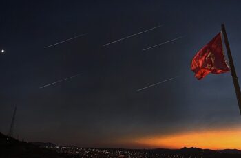 Gökyüzü tutkunları, yılın en etkileyici doğa olaylarından biri olarak gösterilen “Perseid meteor yağmuru”nu izlemek için Tarihi Kayaşehir’de bir araya geldi.