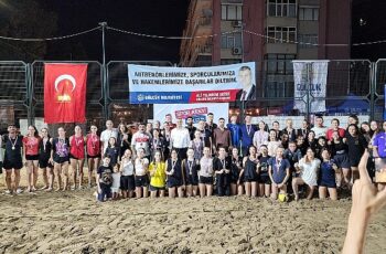 Gölcük Plaj Voleybolunu Çok Sevdi