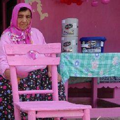 Isparta’nın ‘Barbie Teyzesi’ Sakine Akkul’un çağrısı Filli Boya tarafından karşılık buldu