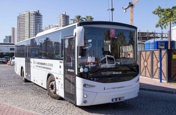 İzmir Büyükşehir’den kadın ve çocuklara ücretsiz deniz etkinliği Dezavantajlı bölgelerin kadınları denizle buluştu